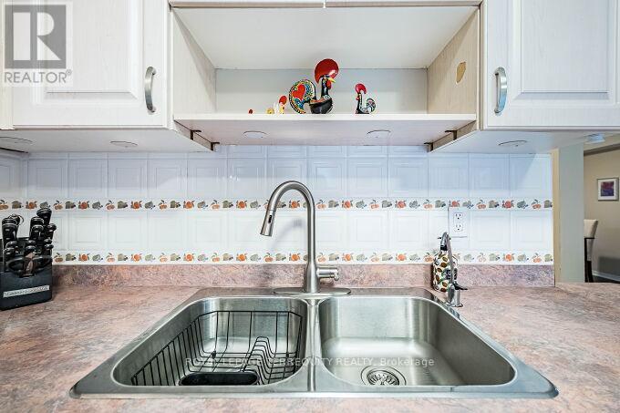 6039 Castlegrove Court, Mississauga, Ontario  L5N 7A8 - Photo 16 - W12958308