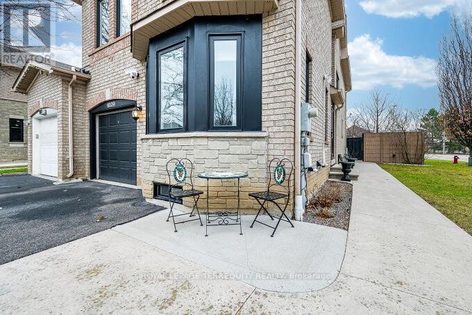6039 Castlegrove Court, Mississauga, Ontario  L5N 7A8 - Photo 7 - W12958308