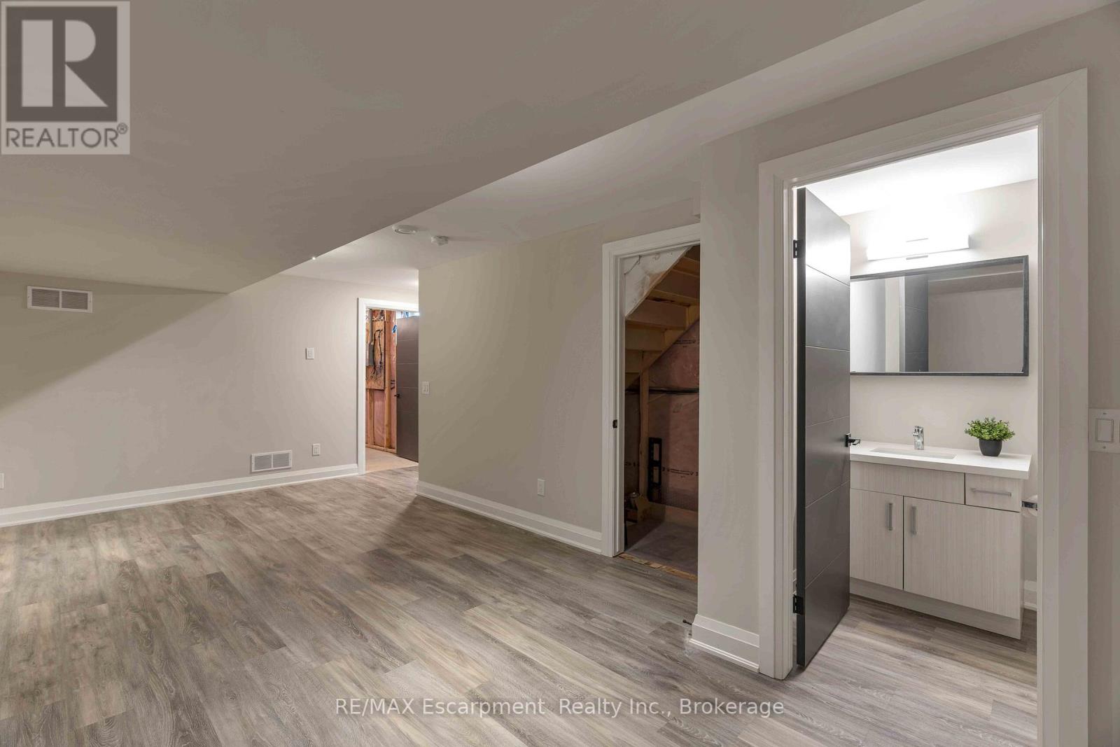 60 Park Avenue, St. Catharines, Ontario  L2P 1R2 - Photo 35 - X12959260