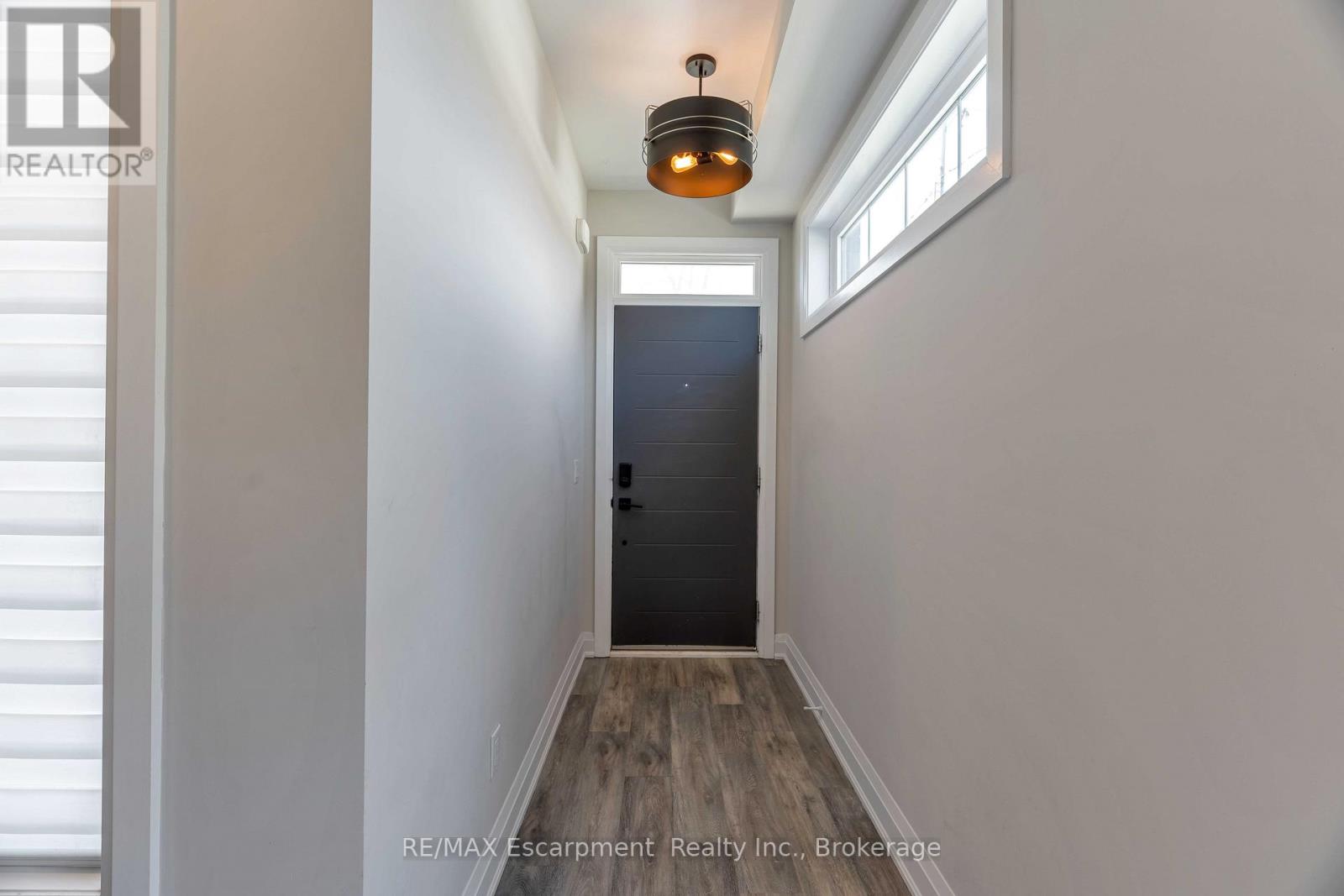 60 Park Avenue, St. Catharines, Ontario  L2P 1R2 - Photo 5 - X12959260