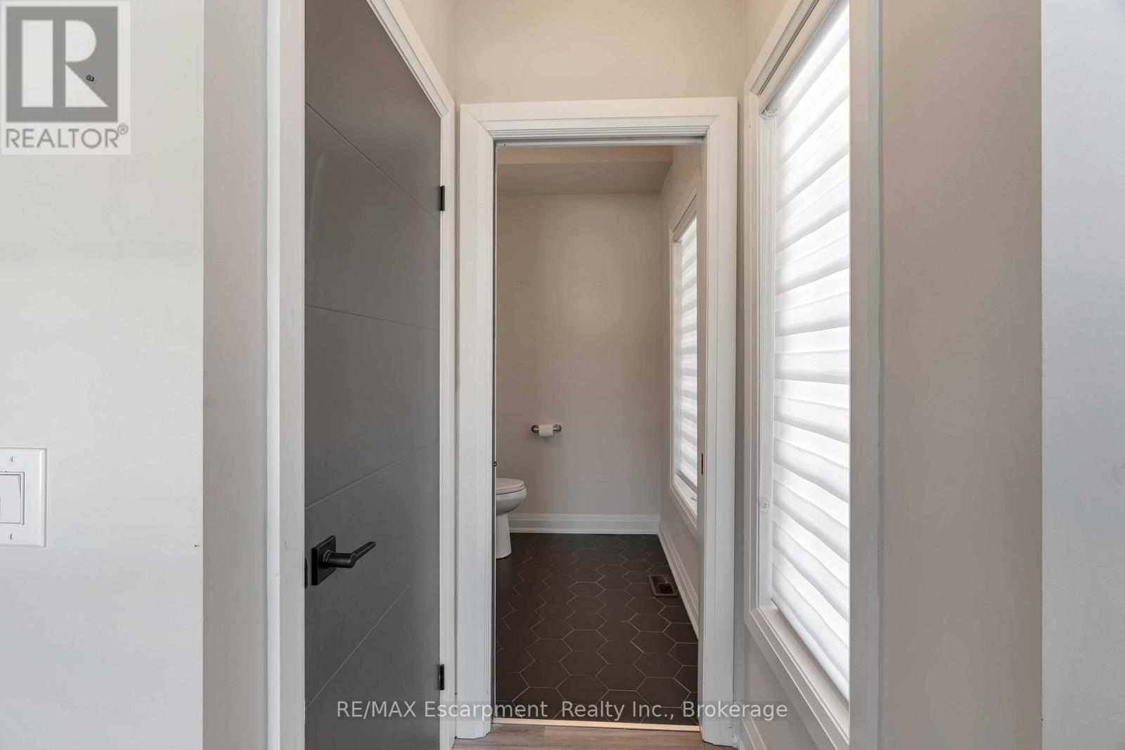 60 Park Avenue, St. Catharines, Ontario  L2P 1R2 - Photo 8 - X12959260