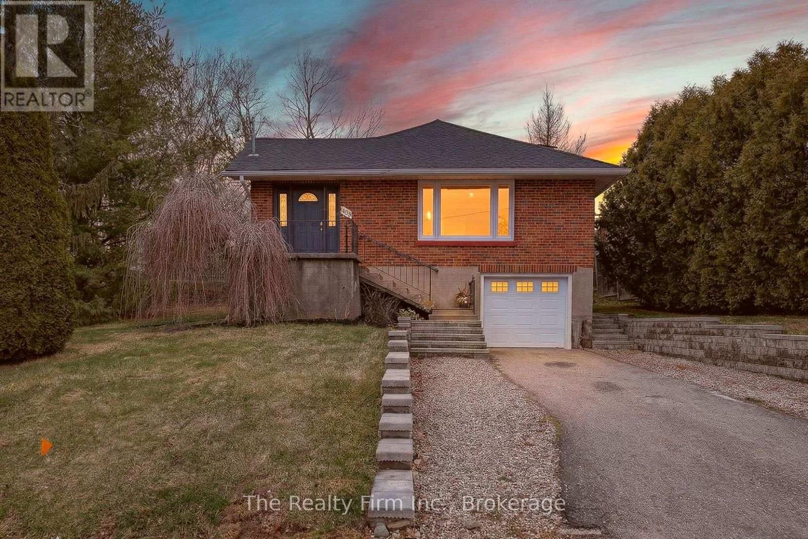 105 King Street E, Ingersoll, Ontario N5C 1G8 - Photo 1 - X12959296