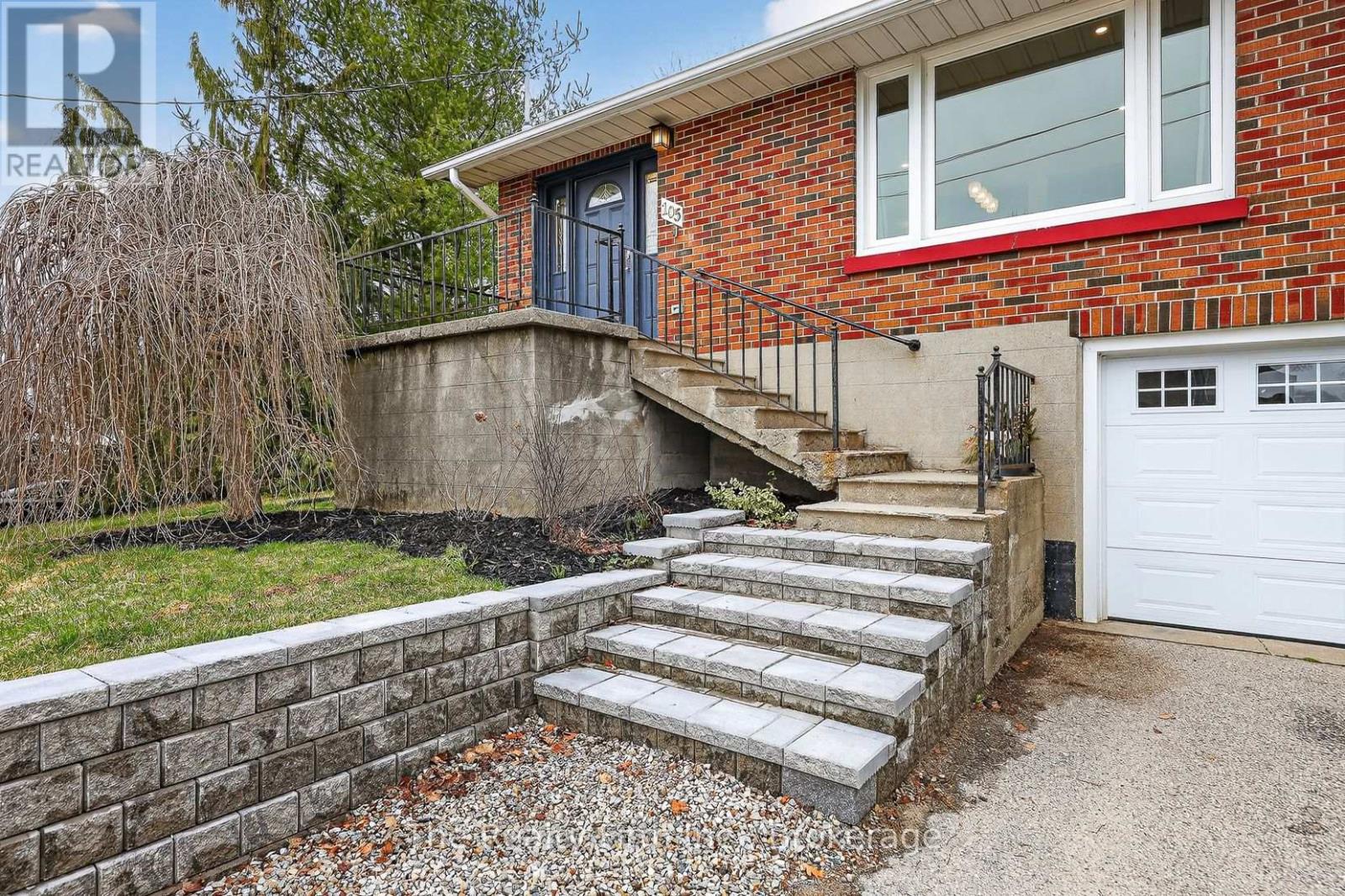 105 King Street E, Ingersoll, Ontario N5C 1G8 - Photo 4 - X12959296