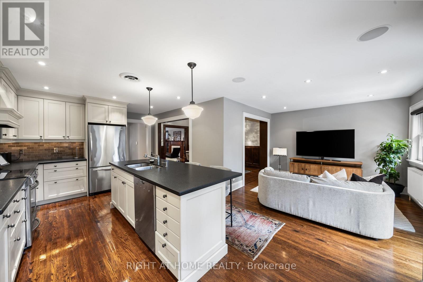 113 Eastbourne Avenue, Toronto, Ontario M5P 2G4 - Photo 11 - C12953538