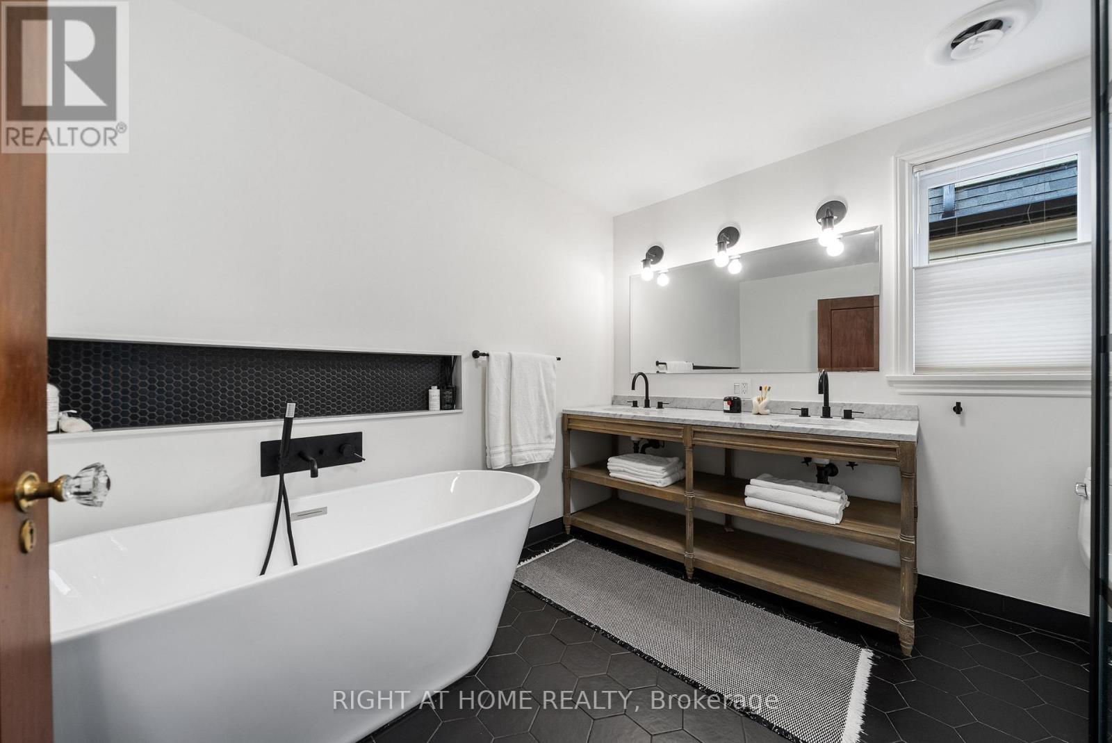 113 Eastbourne Avenue, Toronto, Ontario M5P 2G4 - Photo 30 - C12953538