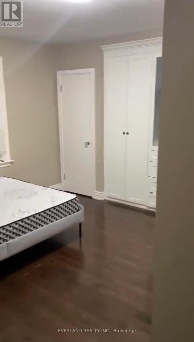 Upper - 302 Hendon Avenue, Toronto, Ontario  M2M 1B2 - Photo 10 - C12955330