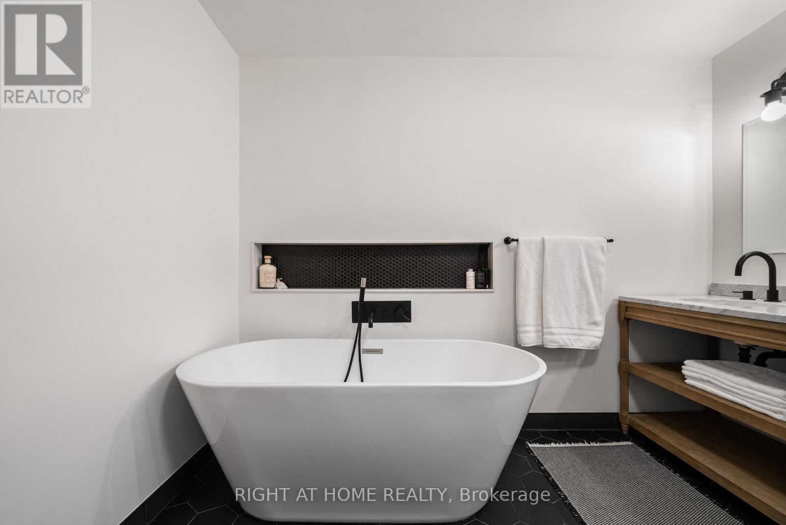 113 Eastbourne Avenue, Toronto, Ontario M5P 2G4 - Photo 31 - C12953538