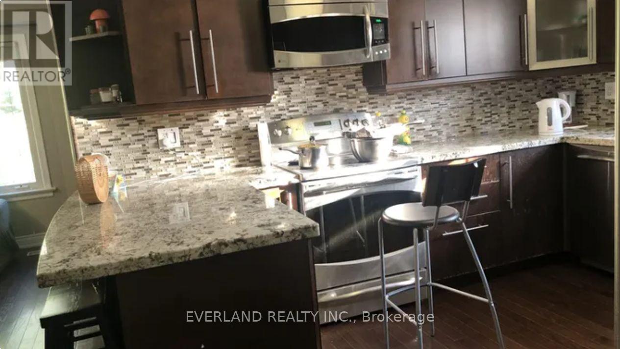 Upper - 302 Hendon Avenue, Toronto, Ontario  M2M 1B2 - Photo 2 - C12955330