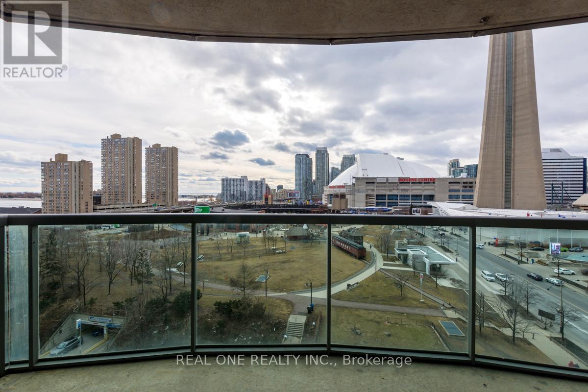 1011 - 51 Lower Simcoe Street, Toronto, Ontario  M5J 3A2 - Photo 1 - C12955466