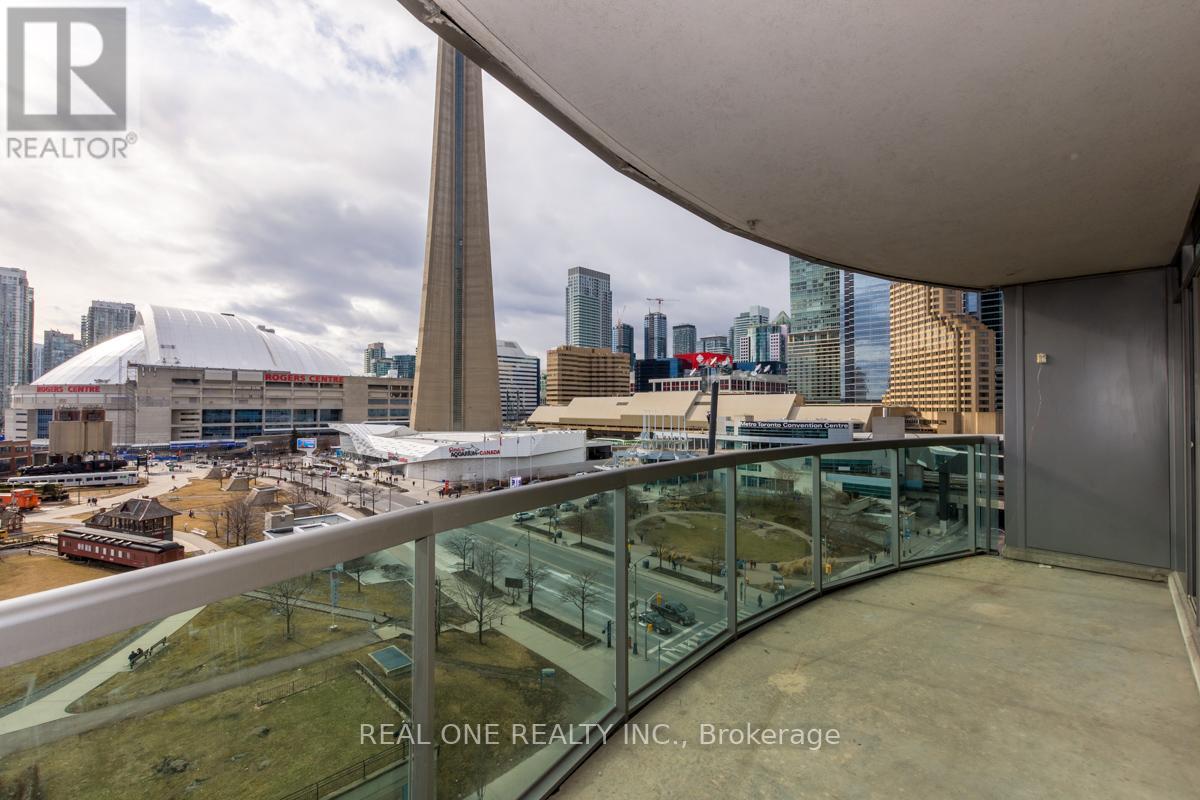 1011 - 51 Lower Simcoe Street, Toronto, Ontario  M5J 3A2 - Photo 2 - C12955466