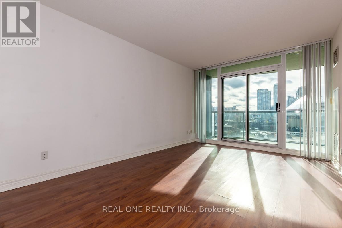 1011 - 51 Lower Simcoe Street, Toronto, Ontario  M5J 3A2 - Photo 5 - C12955466