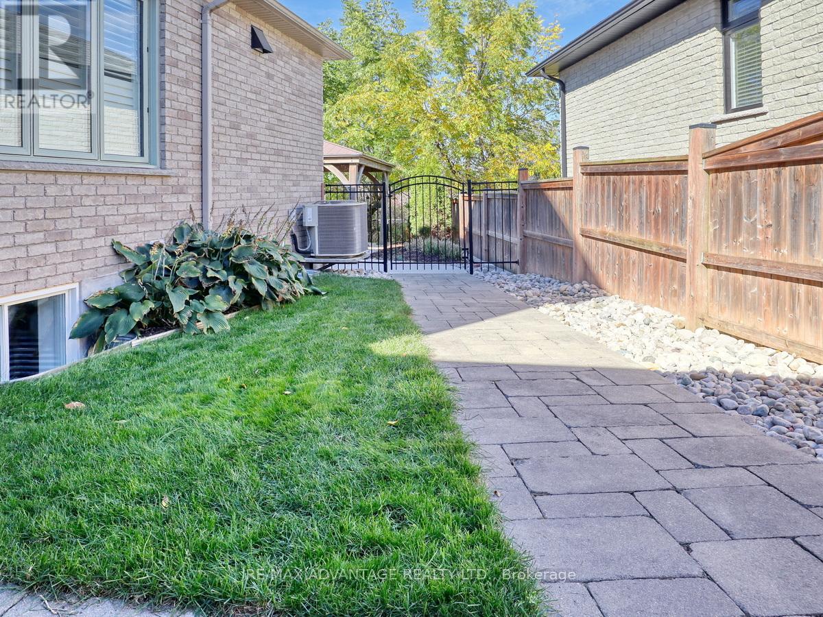 1544 Privet Place, London North, Ontario  N5X 0E7 - Photo 47 - X12796742