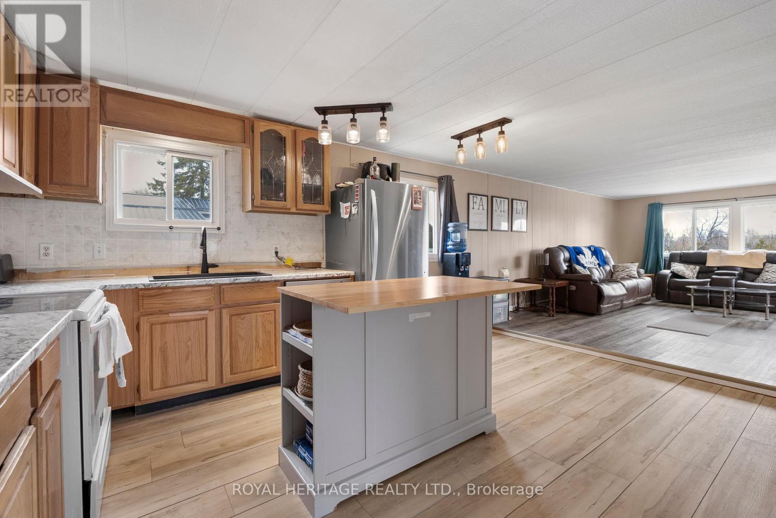 16 Fenelon Way, Kawartha Lakes, Ontario  K9V 4R1 - Photo 6 - X12952358