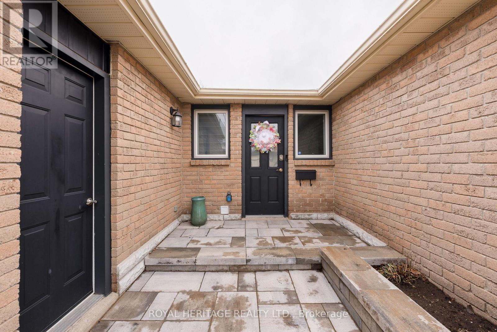 322 Victoria Avenue N, Kawartha Lakes, Ontario  K9V 5T6 - Photo 5 - X12952370