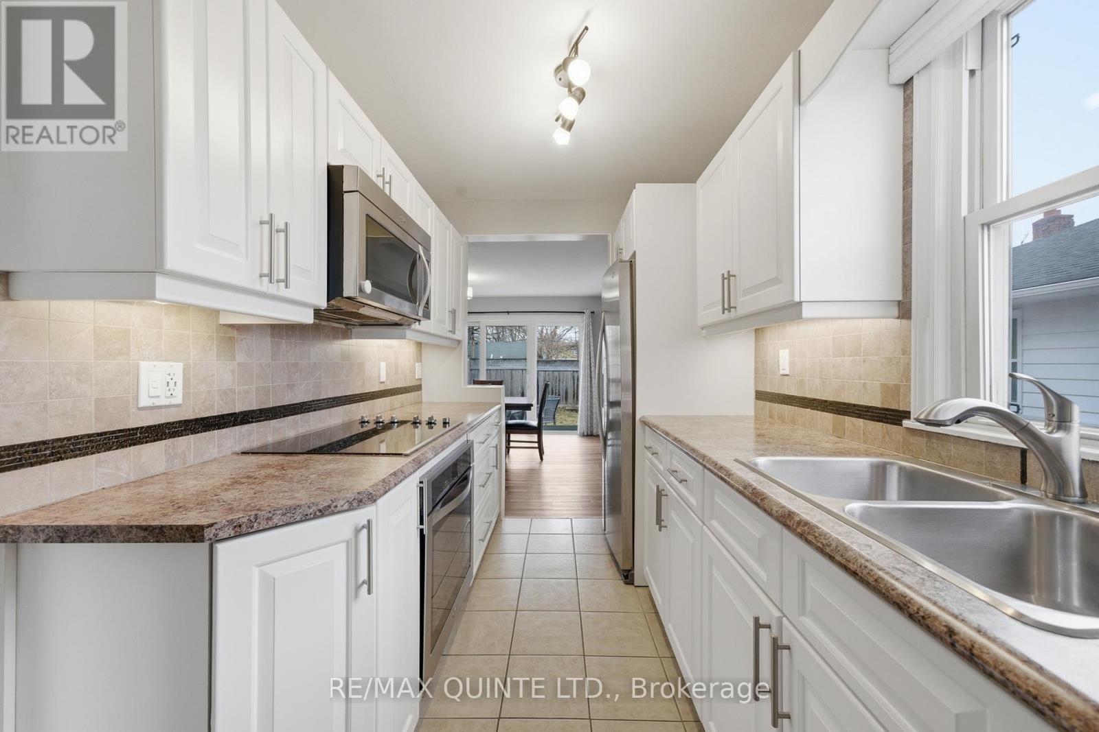 72 Campbell Street, Quinte West, Ontario  K8V 3A1 - Photo 13 - X12955472