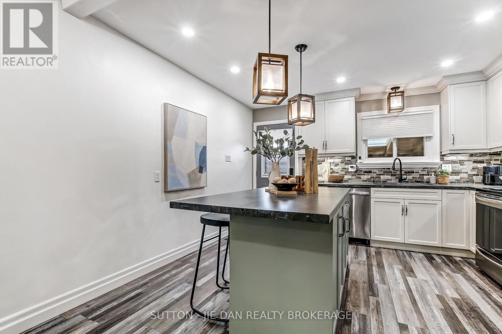 971 Eagle Crescent, London South, Ontario  N5Z 4K5 - Photo 6 - X12949904