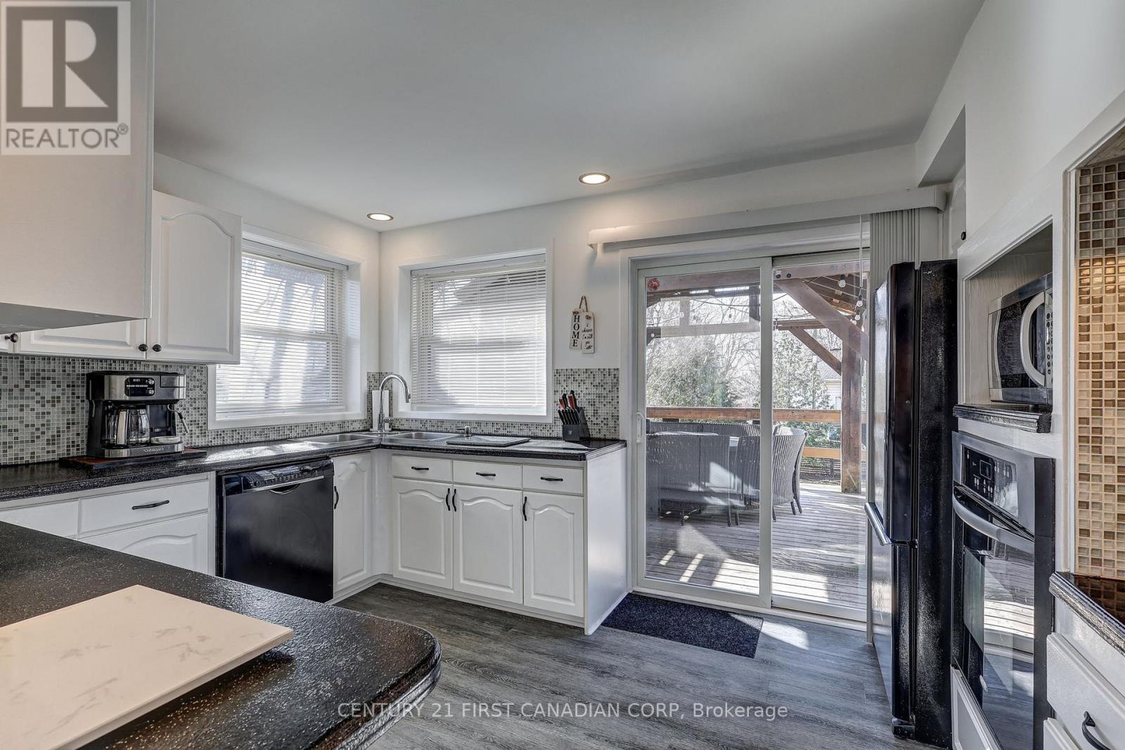 691 Emery Street E, London South, Ontario  N6C 2G3 - Photo 17 - X12955198