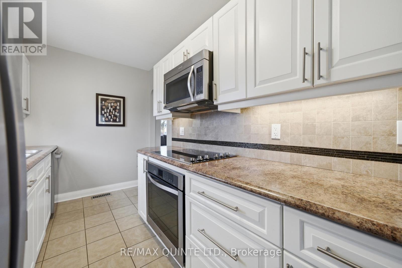 72 Campbell Street, Quinte West, Ontario  K8V 3A1 - Photo 12 - X12955472