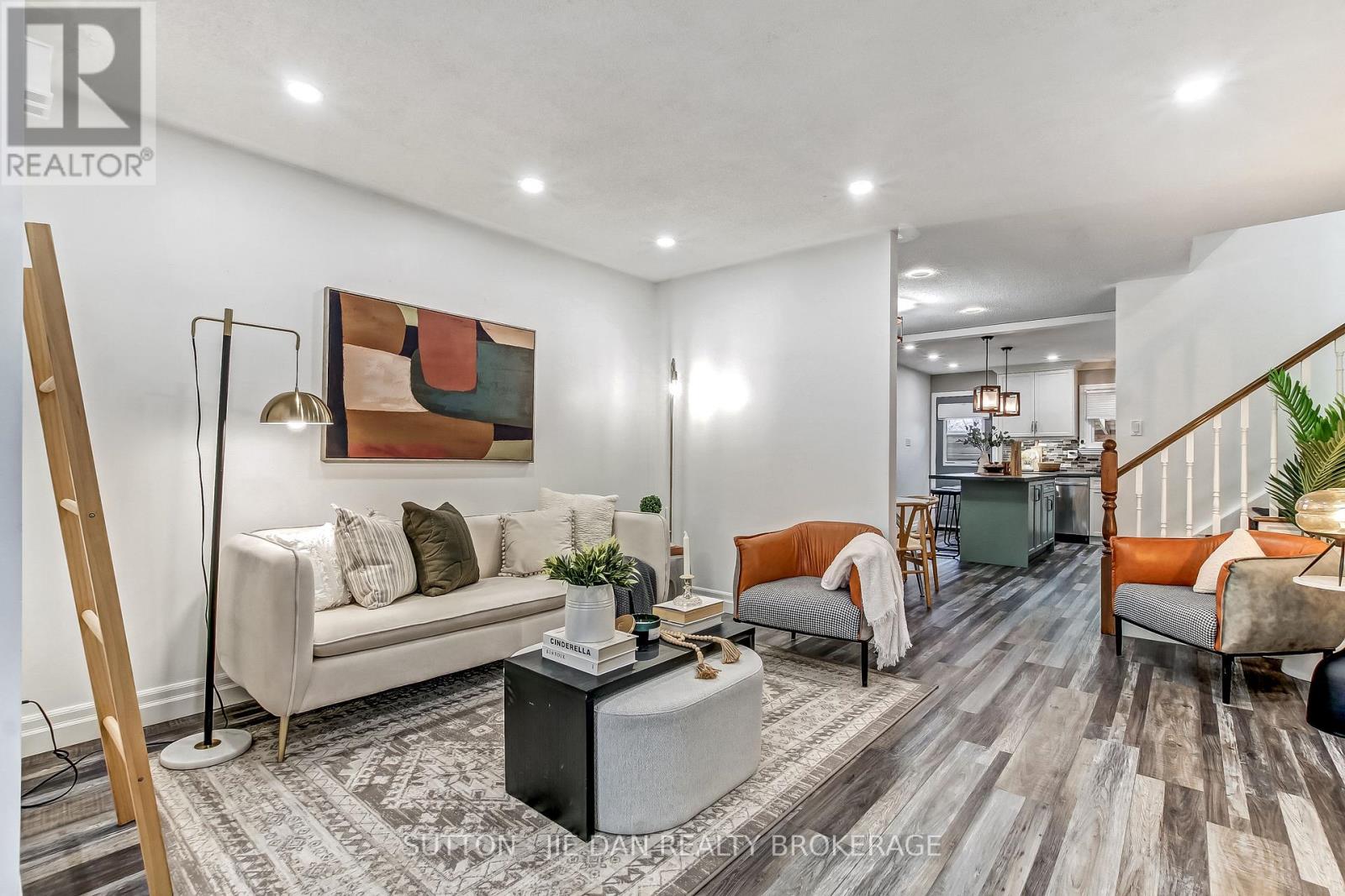 971 Eagle Crescent, London South, Ontario  N5Z 4K5 - Photo 3 - X12949904