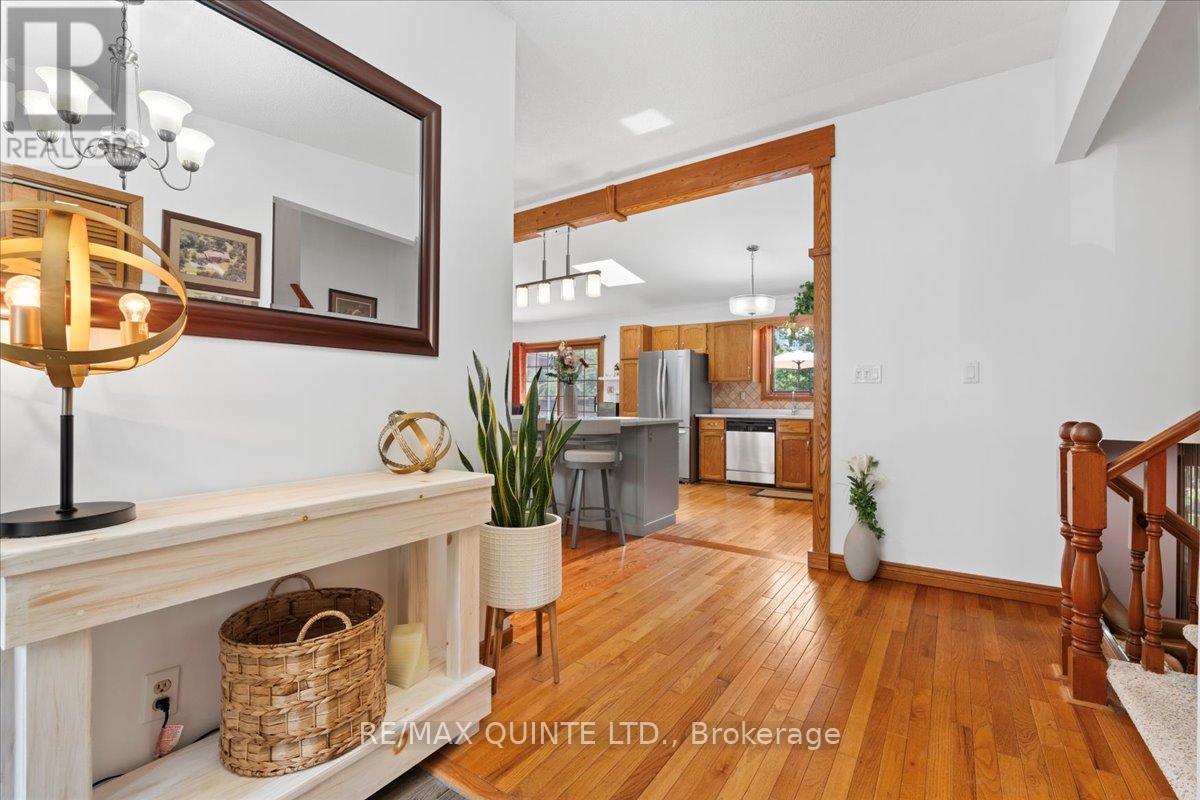 338 Sunrise Drive, Prince Edward County, Ontario  K8N 4Z7 - Photo 11 - X12955486