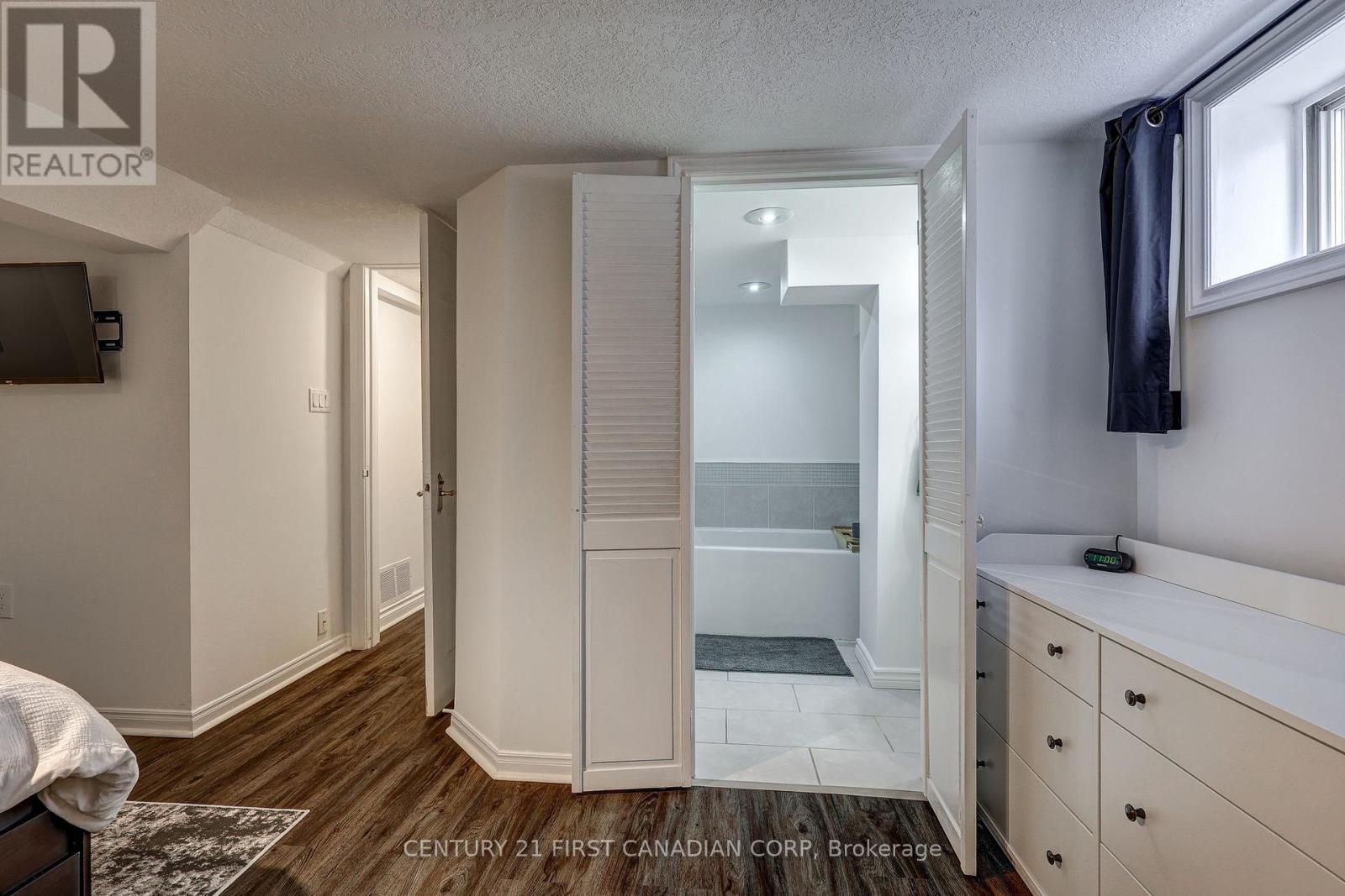 691 Emery Street E, London South, Ontario  N6C 2G3 - Photo 36 - X12955198