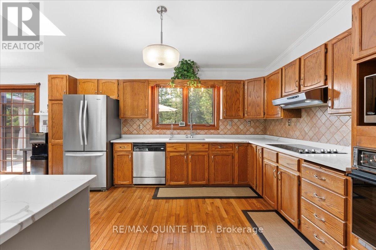 338 Sunrise Drive, Prince Edward County, Ontario  K8N 4Z7 - Photo 20 - X12955486