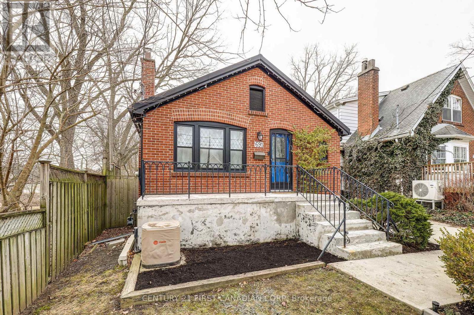 691 Emery Street E, London South, Ontario  N6C 2G3 - Photo 4 - X12955198