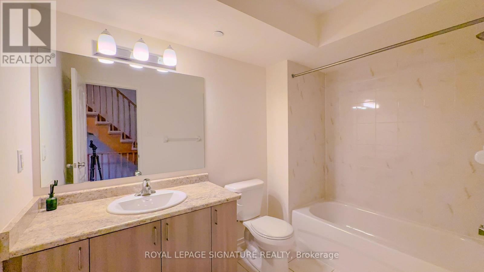 2650 Deputy Minster Path, Oshawa, Ontario  L1L 0M7 - Photo 8 - E12955384