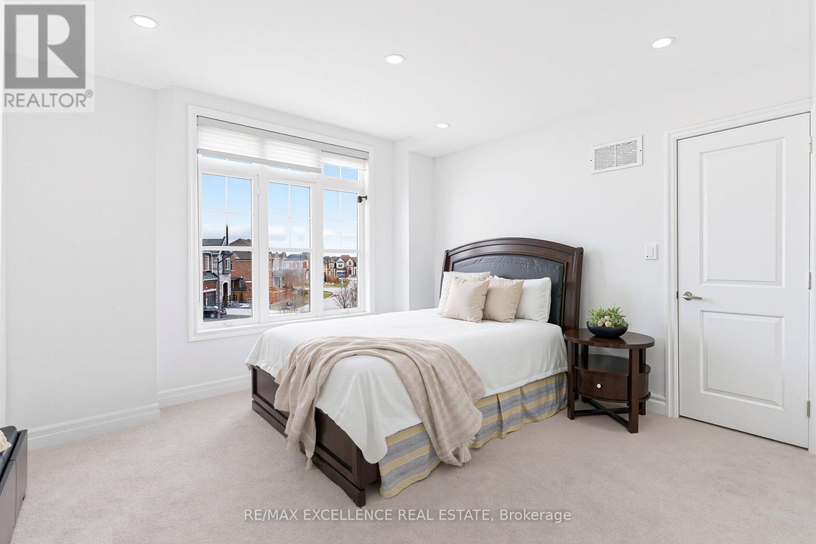 10 Pennine Drive, Whitby, Ontario  L1P 0C3 - Photo 9 - E12952278