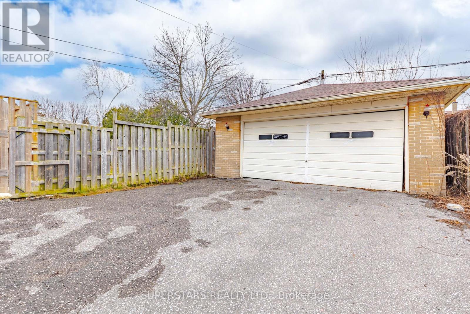 474 Fernhill Boulevard, Oshawa, Ontario  L1J 5J7 - Photo 2 - E12955402