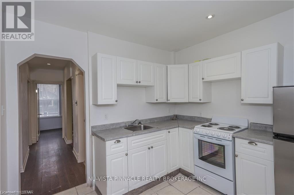 Upper Unit - 11 Oxford Street, London North, Ontario  N6H 1R2 - Photo 3 - X12955516