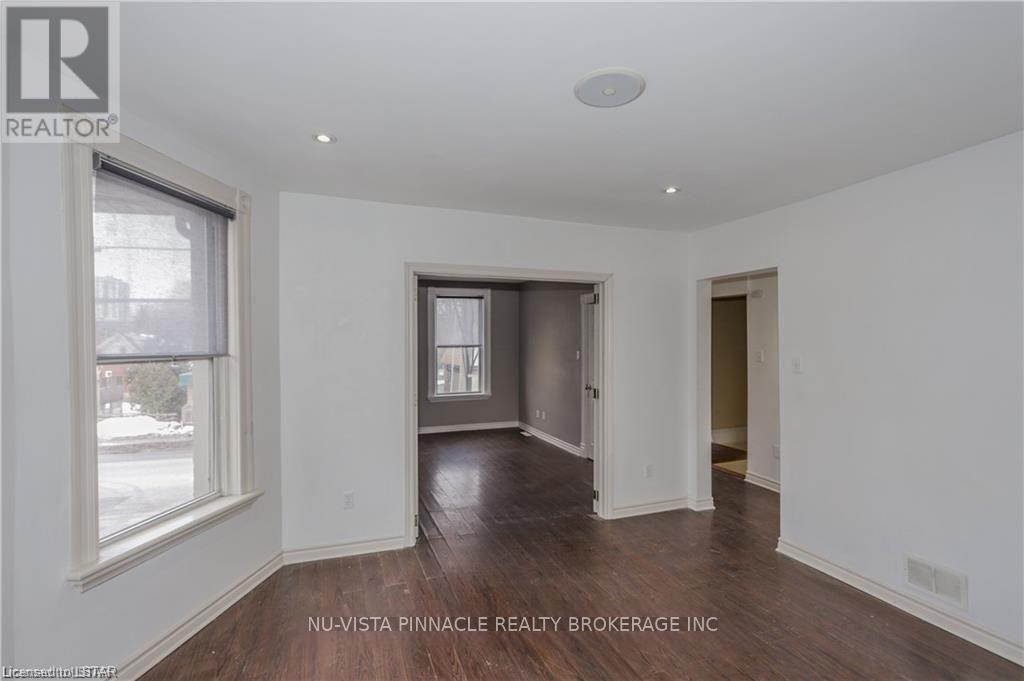 Upper Unit - 11 Oxford Street, London North, Ontario  N6H 1R2 - Photo 8 - X12955516