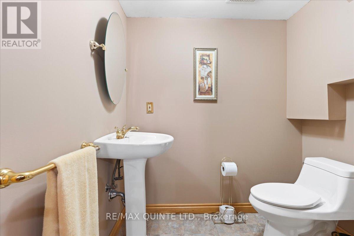 338 Sunrise Drive, Prince Edward County, Ontario  K8N 4Z7 - Photo 35 - X12955486