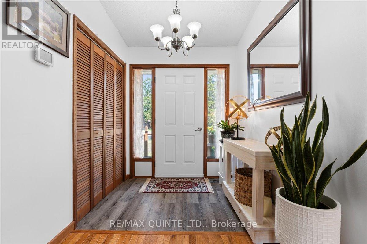 338 Sunrise Drive, Prince Edward County, Ontario  K8N 4Z7 - Photo 10 - X12955486