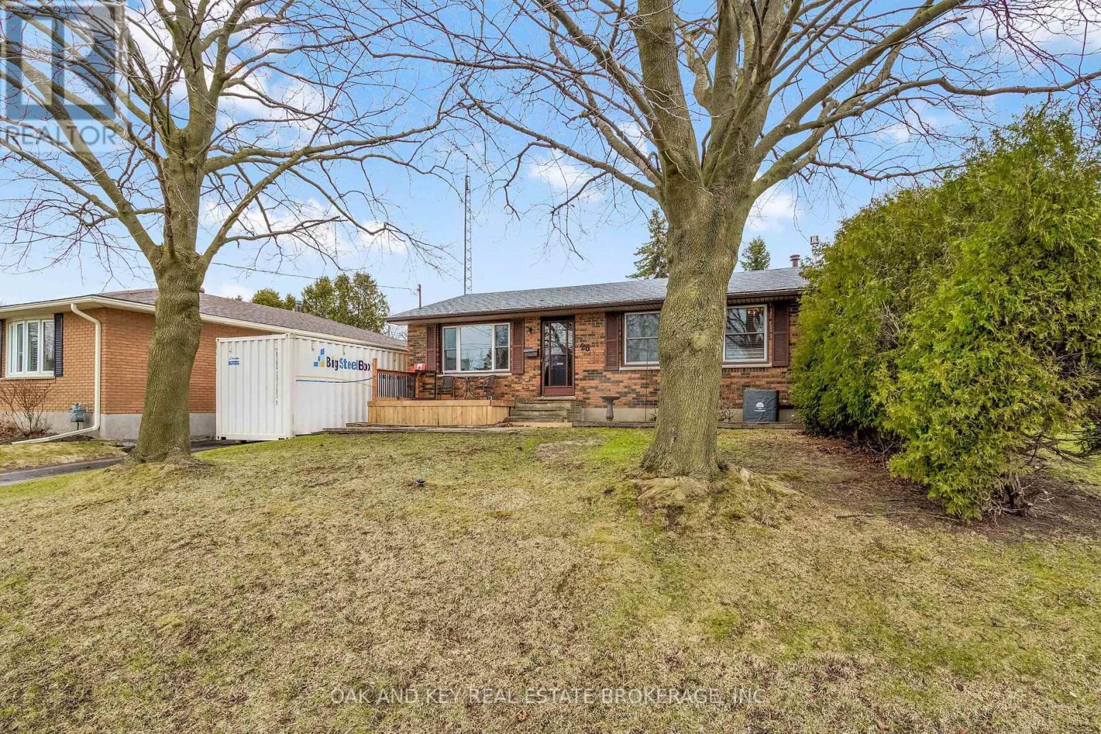 26 Sinclair Avenue, St. Thomas, Ontario  N5R 3A8 - Photo 5 - X12955574