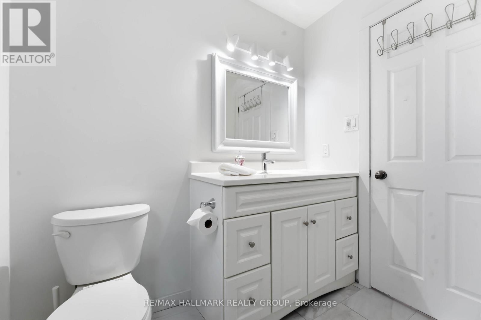 1091 Burgundy Lane, Ottawa, Ontario K1C 2M9 - Photo 24 - X12928116