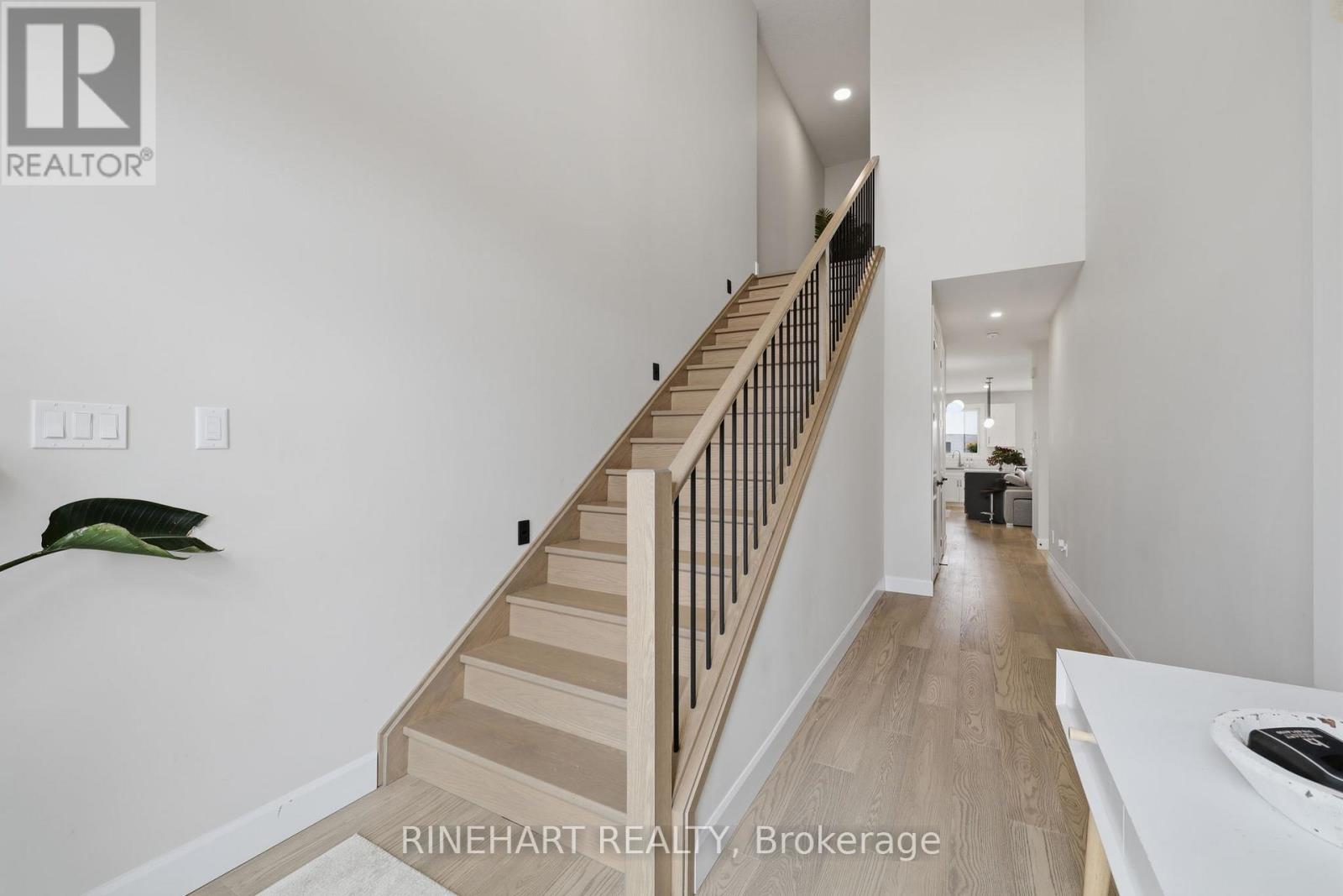 6445 Royal Magnolia Avenue, London South, Ontario  N6P 0K2 - Photo 5 - X12955540