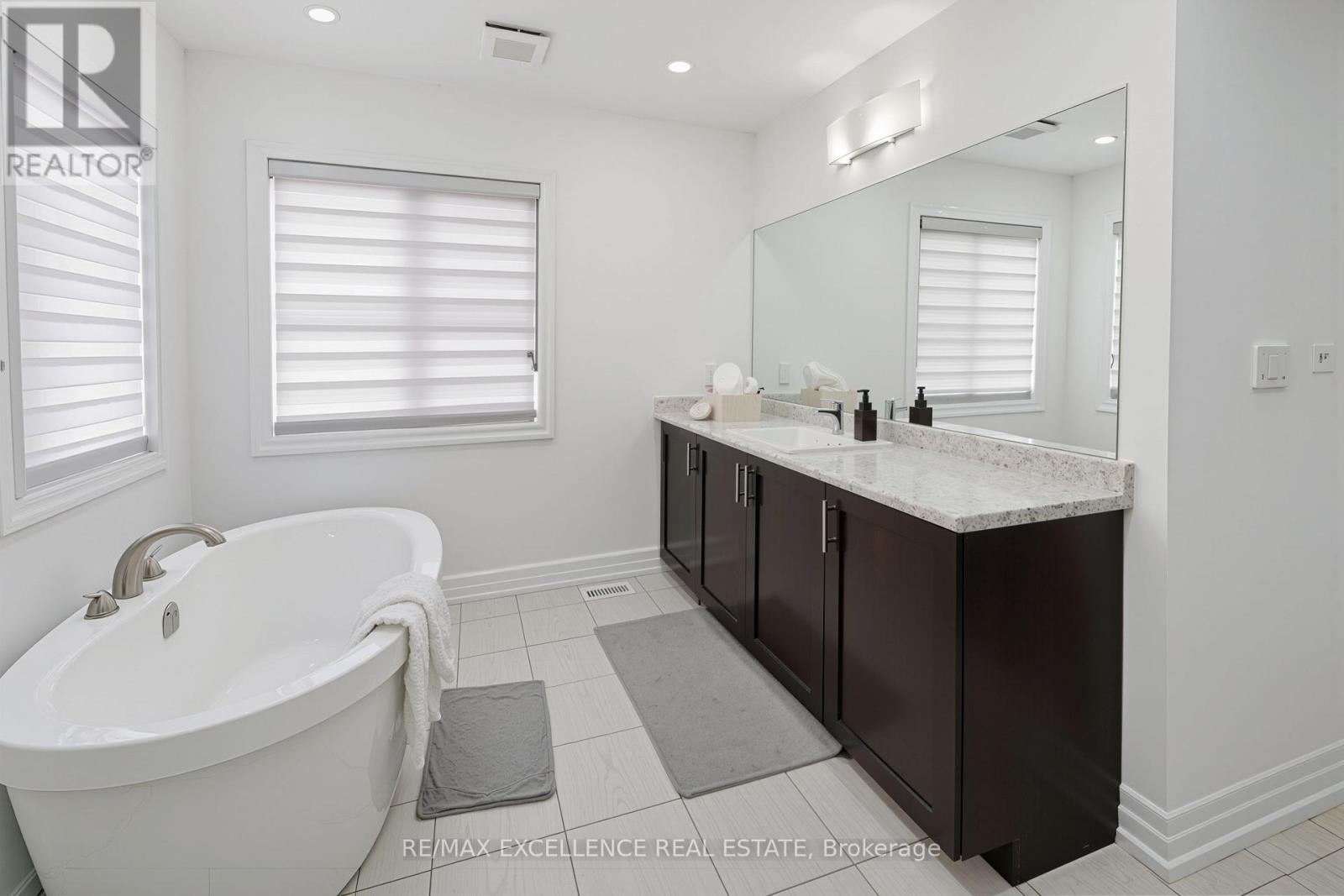 10 Pennine Drive, Whitby, Ontario  L1P 0C3 - Photo 7 - E12952278