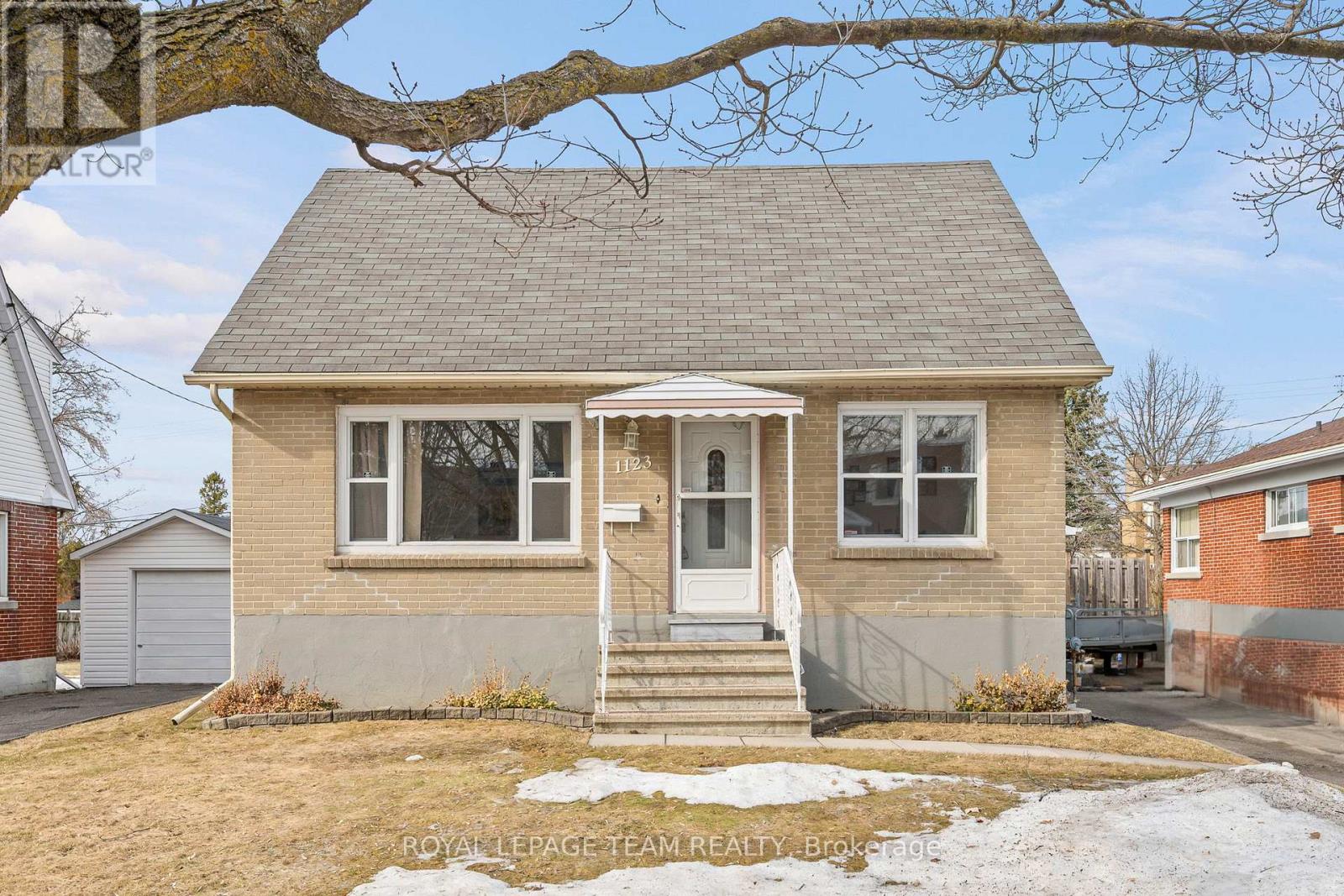 1123 Secord Avenue, Ottawa, Ontario  K1H 8C9 - Photo 2 - X12955590