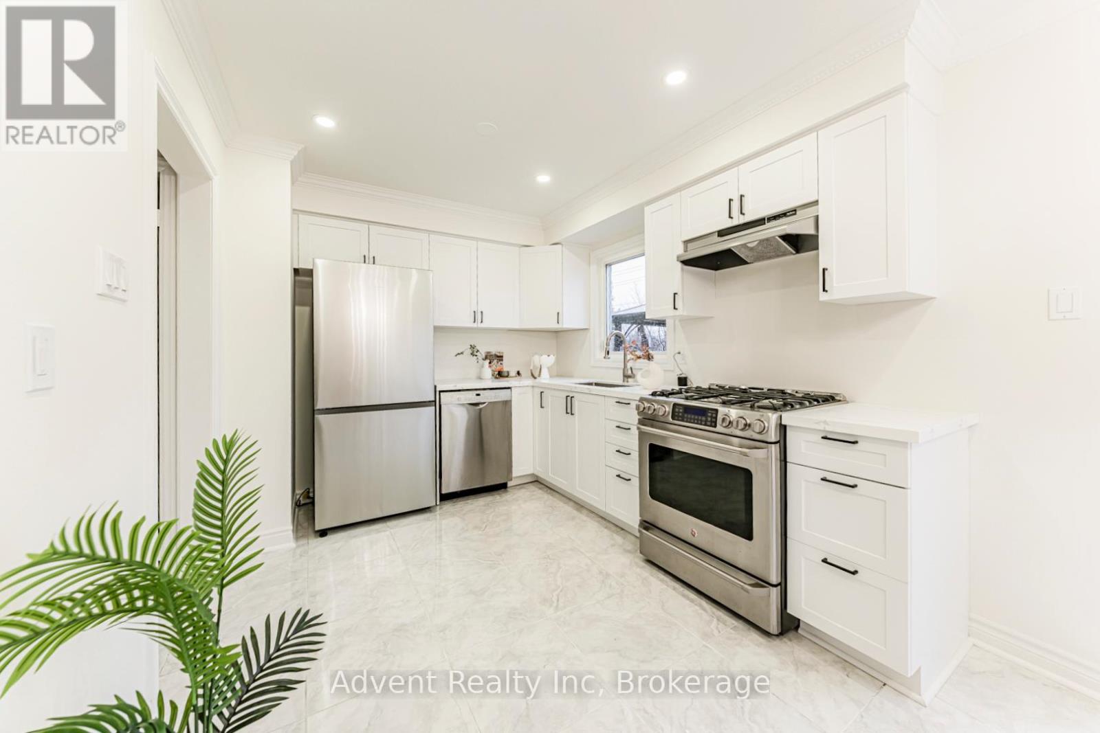 45 Cheeseman Drive, Markham, Ontario  L3R 3G3 - Photo 9 - N12950894