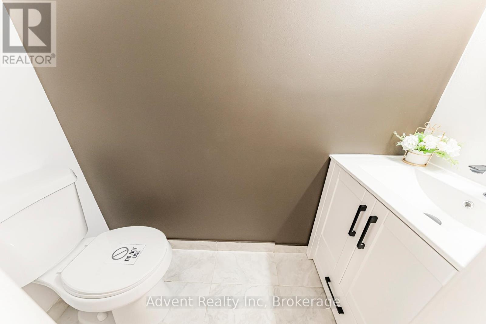 45 Cheeseman Drive, Markham, Ontario  L3R 3G3 - Photo 11 - N12950894