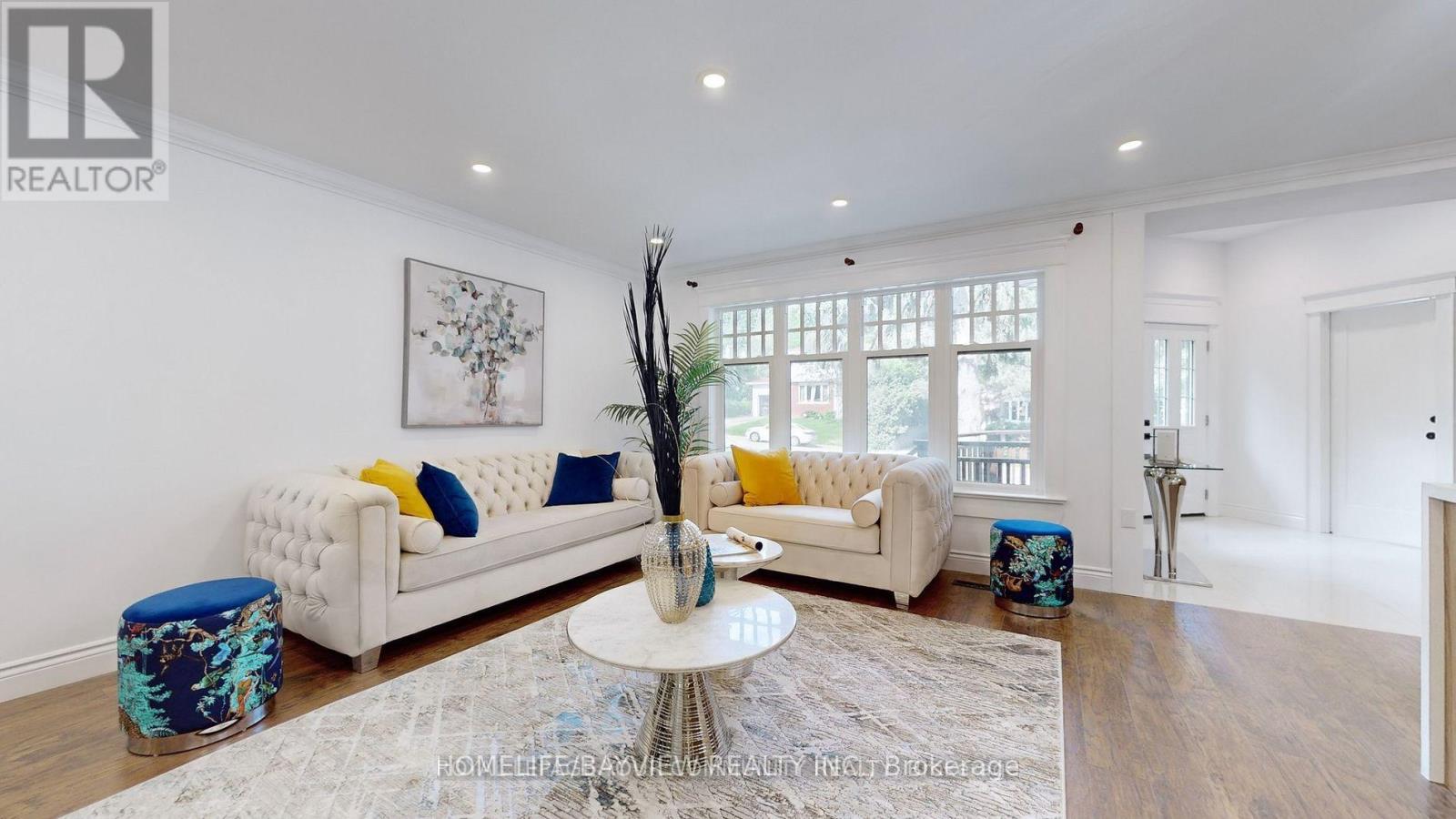 60 Hillview Drive, Newmarket, Ontario  L3Y 4H9 - Photo 8 - N12955428