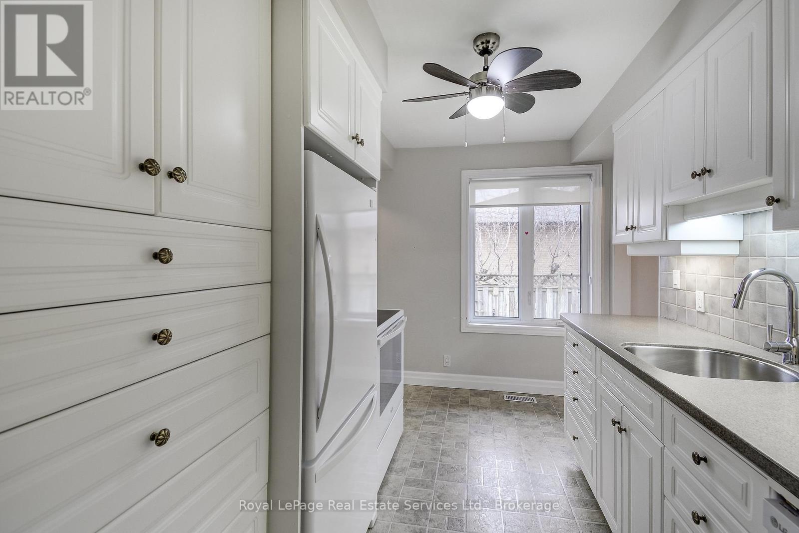 339 Weighton Avenue, Oakville, Ontario  L6R 2R5 - Photo 17 - W12955414