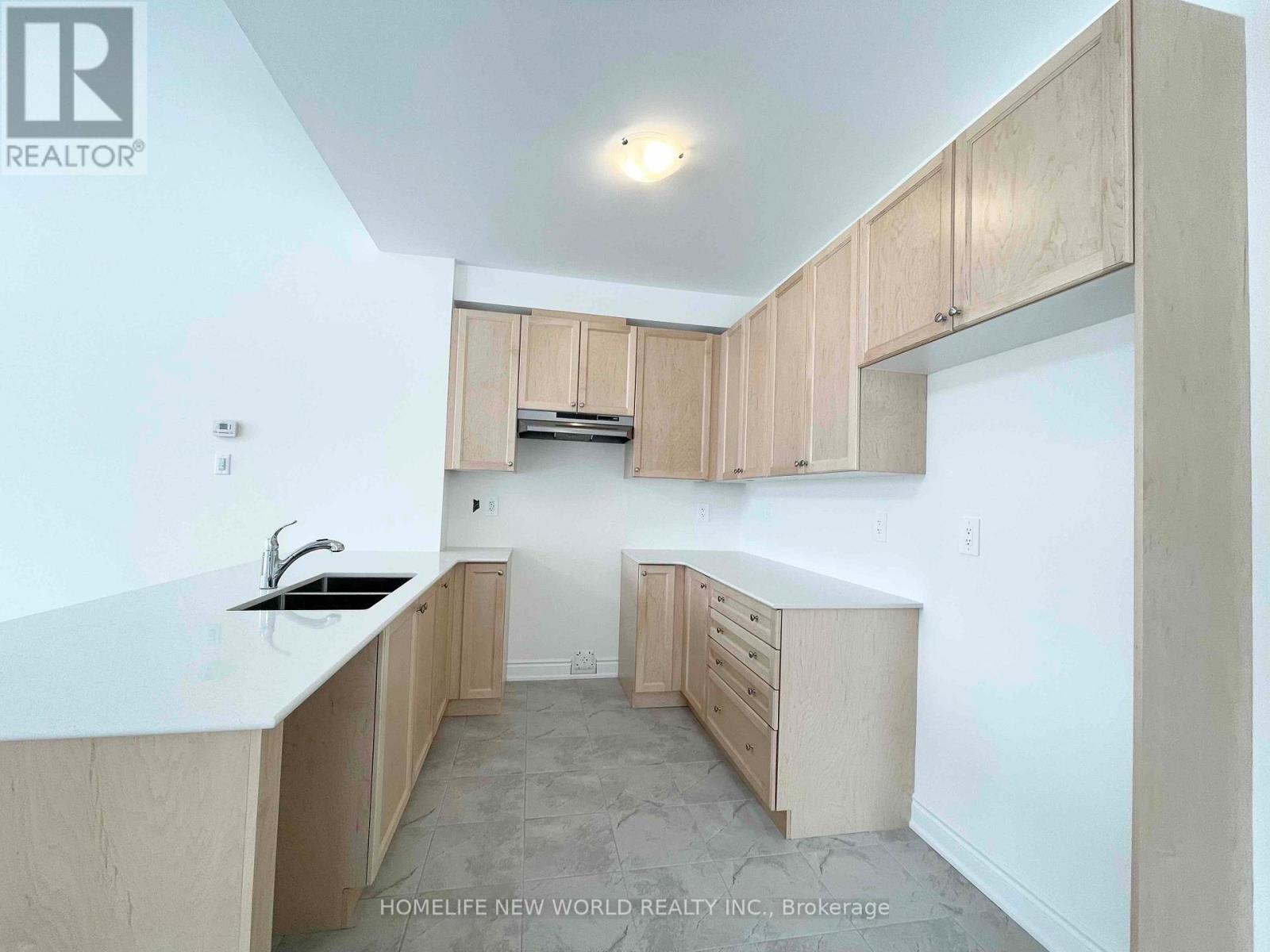 65 Schortinghuis Street, Georgina, Ontario  L0E 1R0 - Photo 7 - N12955514