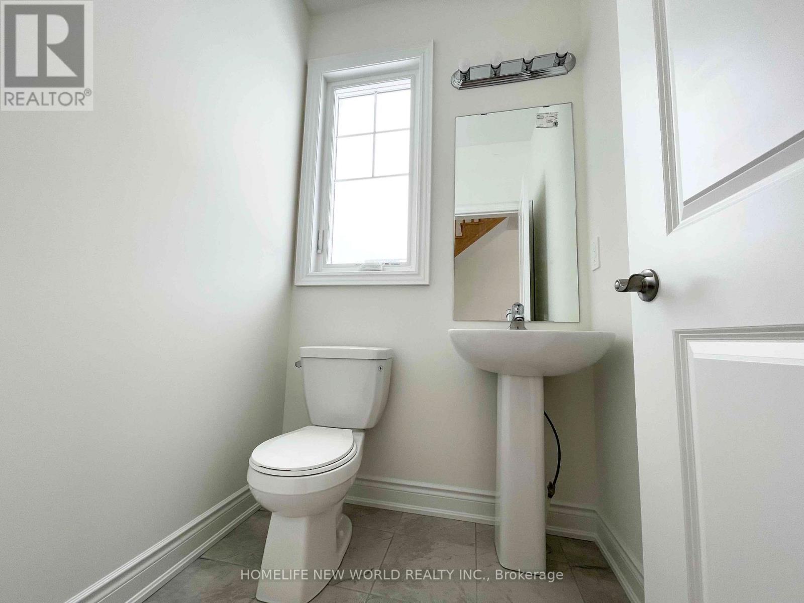 65 Schortinghuis Street, Georgina, Ontario  L0E 1R0 - Photo 10 - N12955514