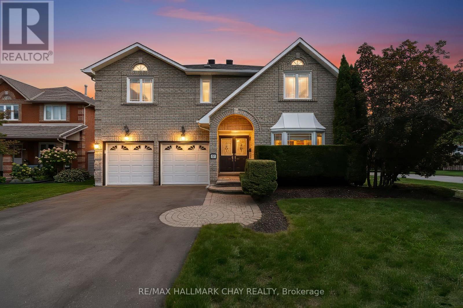 82 BISHOP DRIVE, Barrie, Ontario