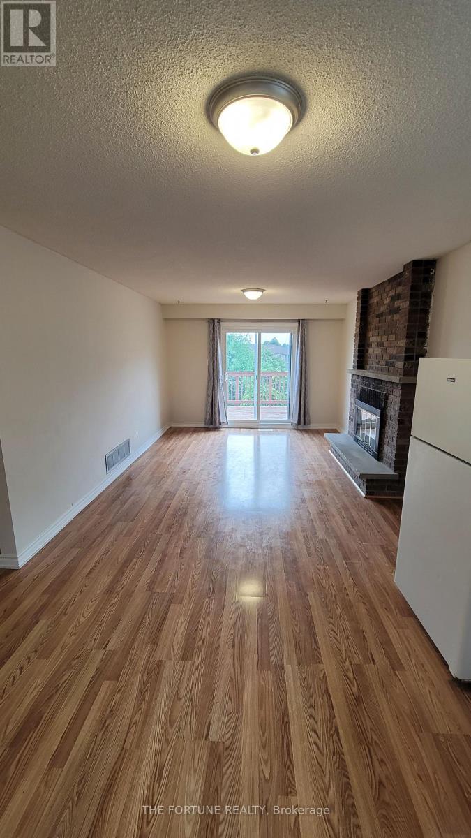 44 Rotherglen Court, Brampton, Ontario  L6X 2S1 - Photo 5 - W12777318