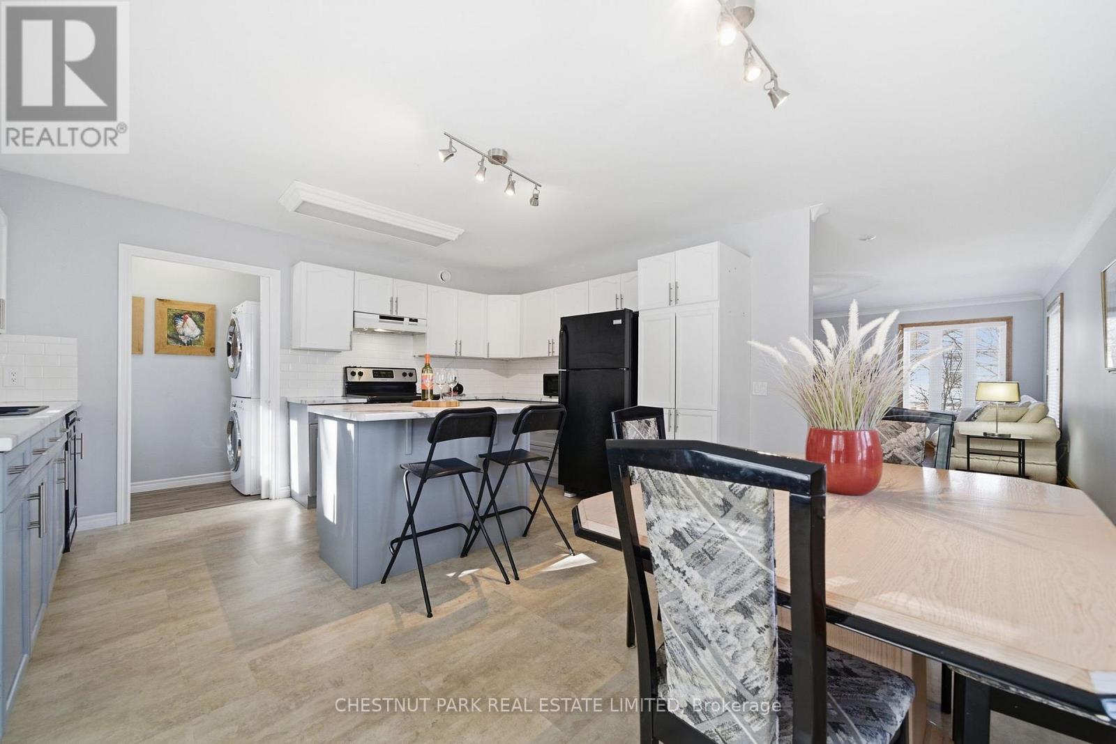 37 Ontario Street, Prince Edward County, Ontario  K0K 2T0 - Photo 12 - X12959256