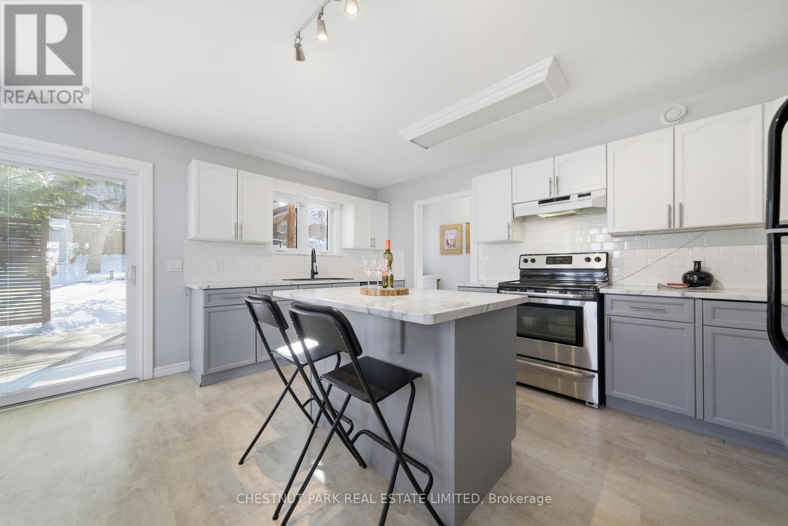 37 Ontario Street, Prince Edward County, Ontario  K0K 2T0 - Photo 13 - X12959256