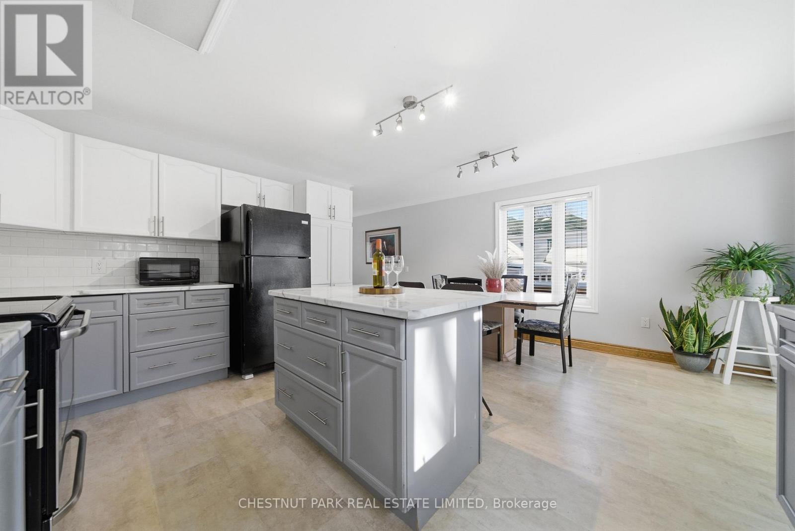 37 Ontario Street, Prince Edward County, Ontario  K0K 2T0 - Photo 17 - X12959256